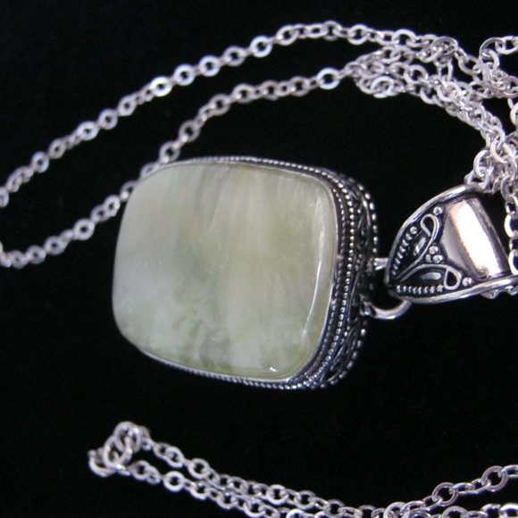 Yellow Prehnite 925 Silver Overlay Bali Necklace - Picture 2 of 8